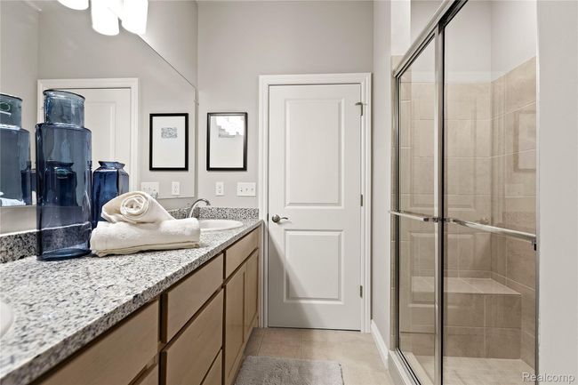 27 Owner's Bath.jpg | Image 12
