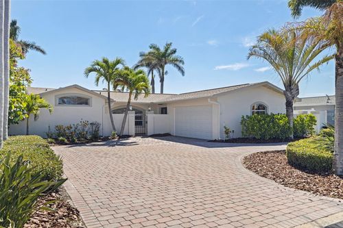 11225 4th St E, TREASURE ISLAND, FL, 33706-3005 | Card Image