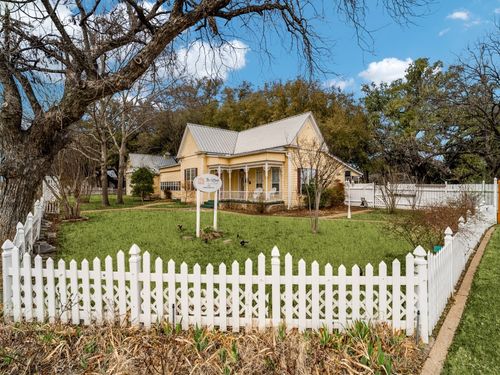 1002 W Pearl St, Granbury, TX, 76048-1866 | Card Image