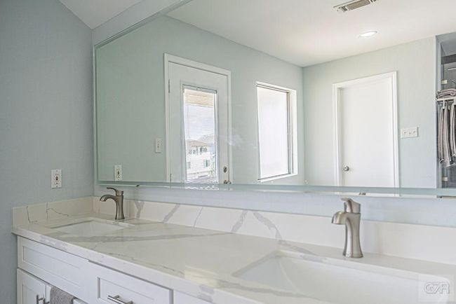 301 Commander Dr, House other with 3 bedrooms, 2 bathrooms and 1 parking in Tiki Island TX | Image 22