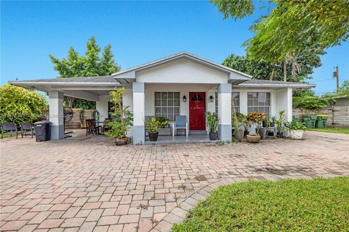 690 Nw 18th St, Homestead, FL, 33030-4046 | Card Image
