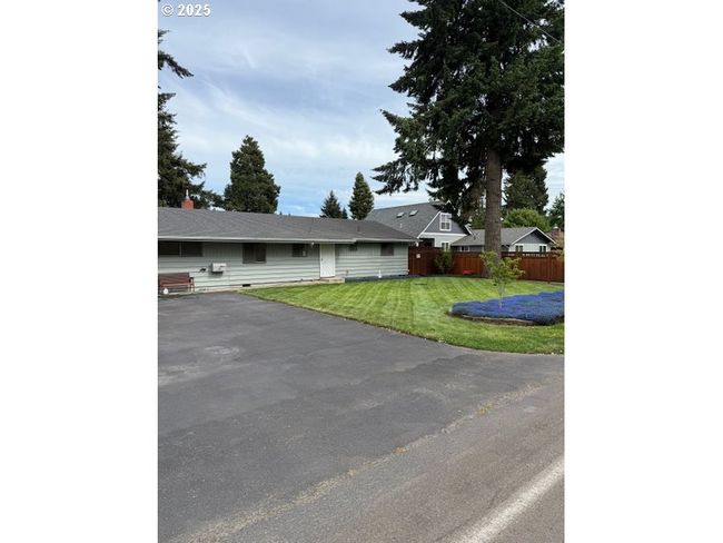 Front Yard | Image 4
