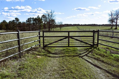 8084 E County Road 212, Buffalo, TX, 75831-6188 | Card Image