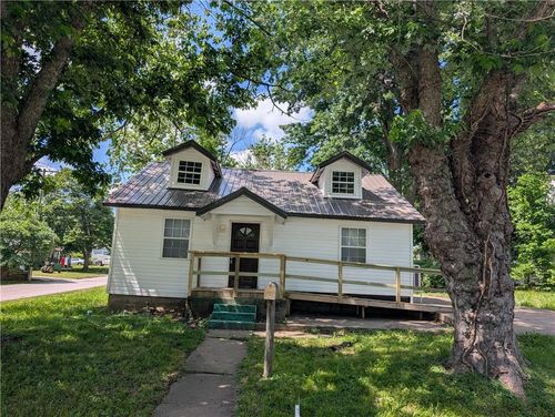 105 E Colorado St, Windsor, MO, 65360-1415 | Card Image