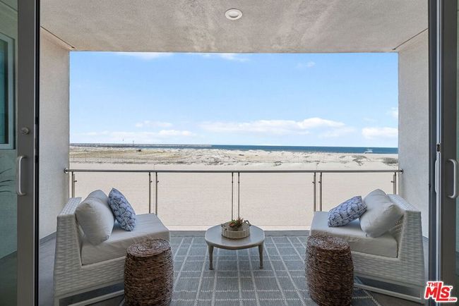 APT-201 - 5205 Ocean Front Walk, Condo with 2 bedrooms, 3 bathrooms and 2 parking in Marina del Rey CA | Image 15