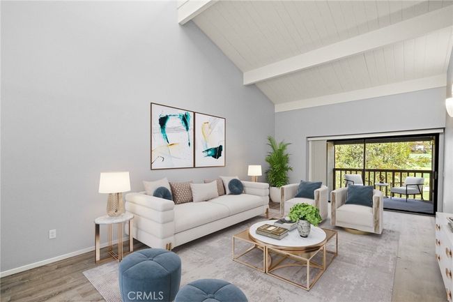 Living Area with amazing views | Image 4
