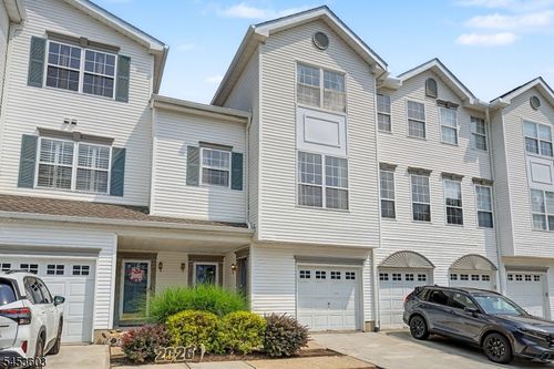 7 Caroline Foster Ct, Morristown, NJ, 07960-2774 | Card Image