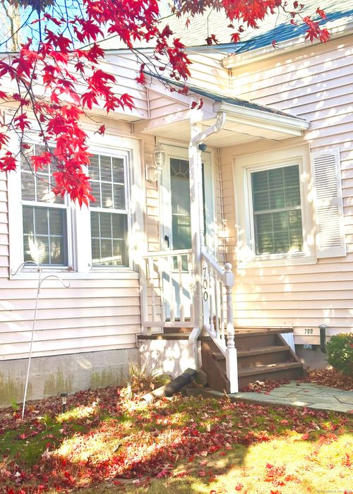 708 Racebrook Rd, Orange, CT, 06477-1931 | Card Image