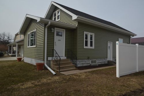109 Roberts Street, Holmen, WI, 54636 | Card Image