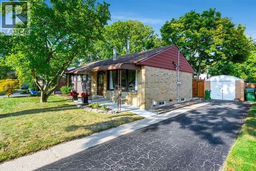 3260 Everts Ave, Windsor, ON, N9E2V8 | Card Image