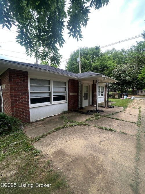 d-4616 Southern Pkwy, Louisville, KY, 40214-1525 | Card Image
