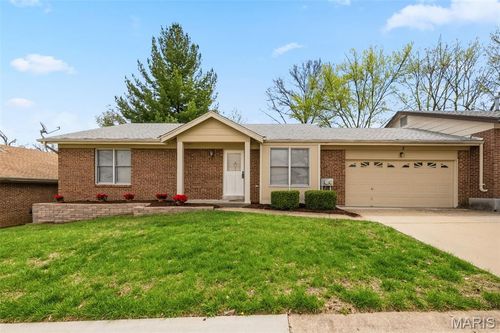 2 Tarpon Ct, Florissant, MO, 63033-4760 | Card Image