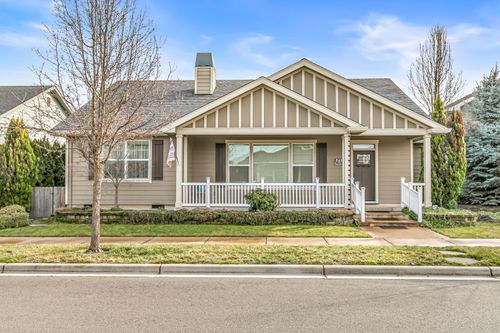 545 Bridge Creek Dr, Central Point, OR, 97502-2480 | Card Image