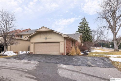 6045 Oakcrest Plaza, Omaha, NE, 68137 | Card Image