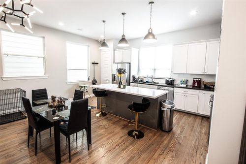 2779 Clinton Dr, Houston, TX, 77020-8435 | Card Image