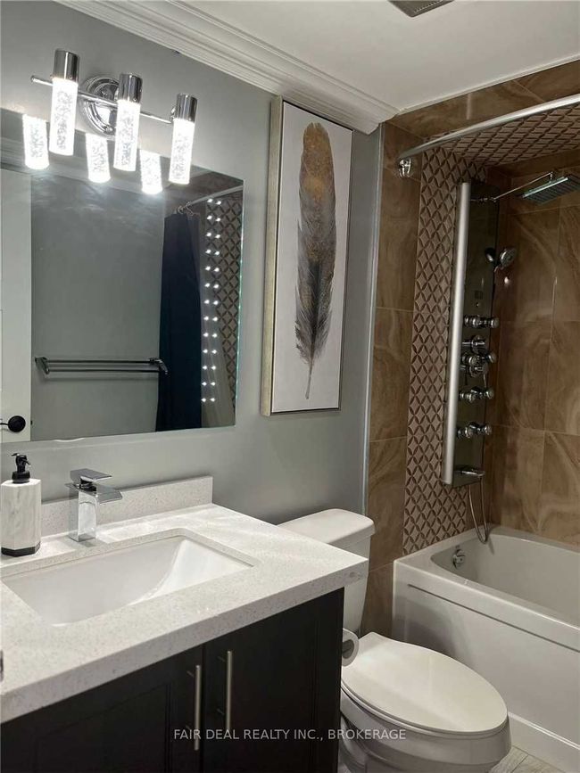2505 - 8 Lisa St, Condo with 2 bedrooms, 2 bathrooms and 2 parking in Brampton ON | Image 9
