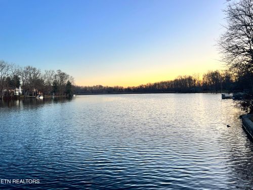 124 Canterbury Dr, Crossville, TN, 38558-7094 | Card Image