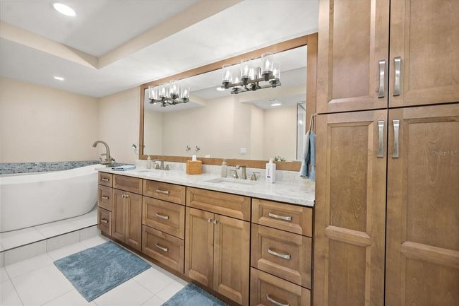 Primary Bathroom | Image 17