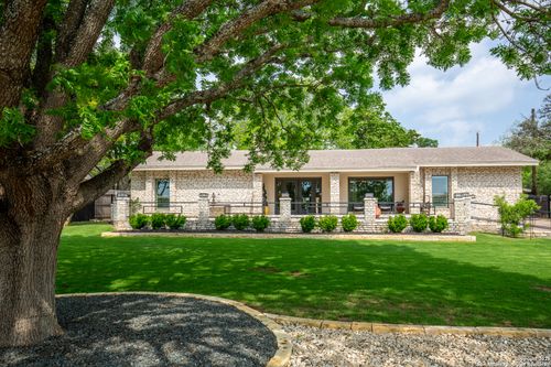 122 West Ln, Kerrville, TX, 78028-3912 | Card Image