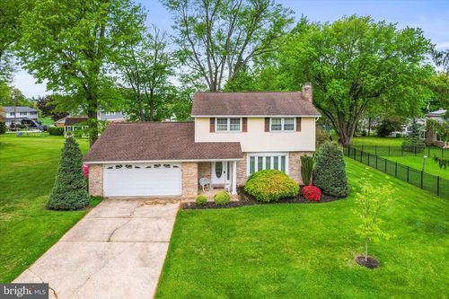 1884 Ebony Dr, YORK, PA, 17402-4708 | Card Image