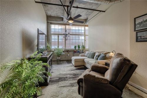 apt-302-321 W 7th St, Kansas City, MO, 64105-1687 | Card Image