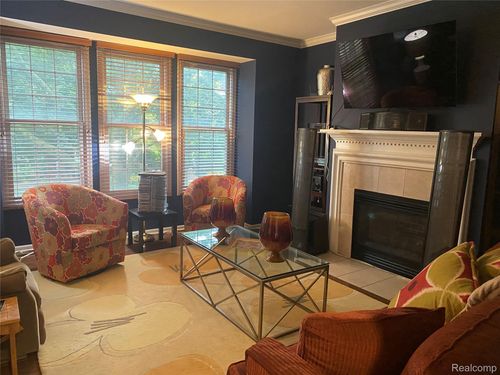 202 Stonebrooke Ct, Royal Oak, MI, 48067-3279 | Card Image
