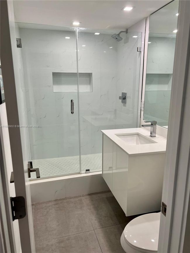 APT-401 - 575 Crandon Blvd, Condo with 2 bedrooms, 2 bathrooms and null parking in Key Biscayne FL | Image 8