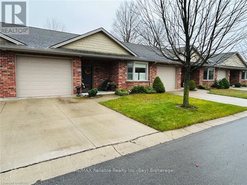 24 Bayfield Mews Lane, Bayfield, ON, N0M1G0 | Card Image