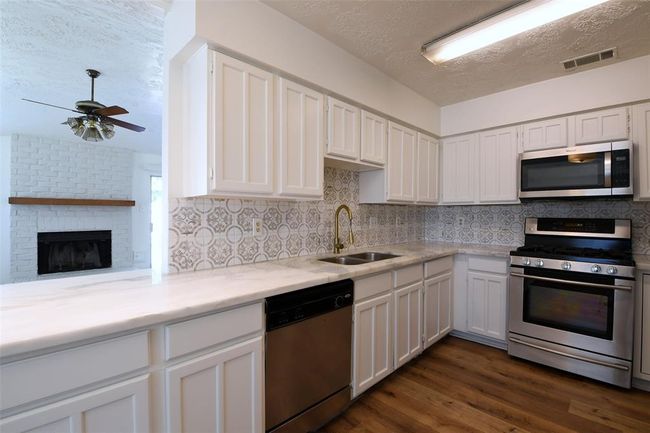 18811 Pine Trace Ct, House other with 3 bedrooms, 2 bathrooms and 2 parking in Humble TX | Image 16