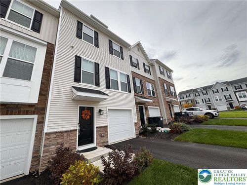 7505 Clayton Ave, Coopersburg, PA, 18036-8727 | Card Image