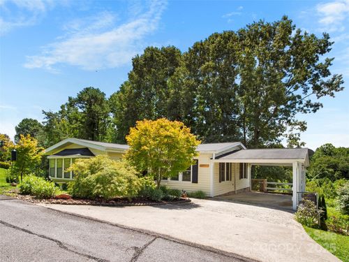 200 Cranbrook Cir, Hendersonville, NC, 28792-8520 | Card Image