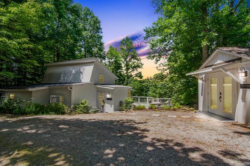1056 Sky Hawk Mountain Rd, HIAWASSEE, GA, 30546-3836 | Card Image