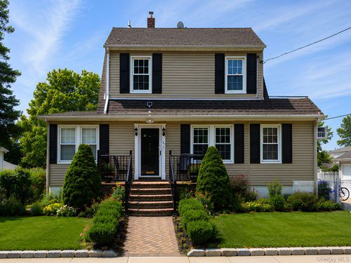 64 Avondale St, Valley Stream, NY, 11581-1829 | Card Image