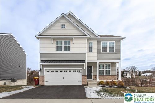 307 Knollwood Dr, Forks Twp, PA, 18040-8723 | Card Image