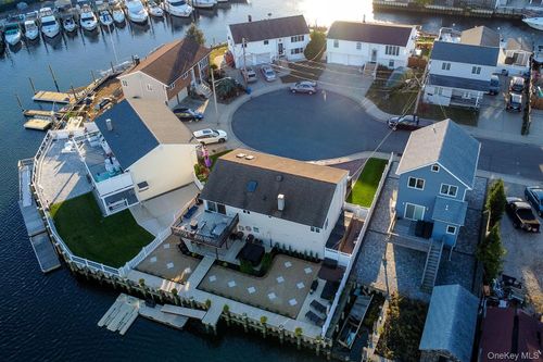 251 Garfield St, Freeport, NY, 11520-5632 | Card Image