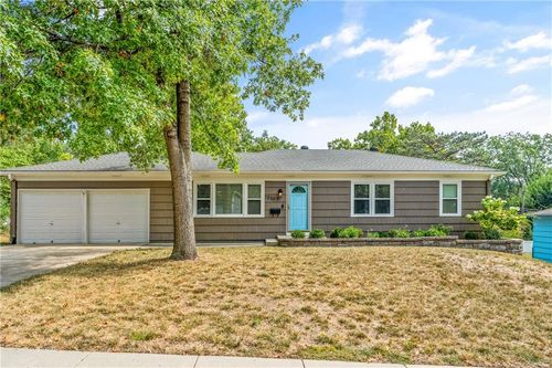 10207 Reeds Dr, Overland Park, KS, 66207-3023 | Card Image