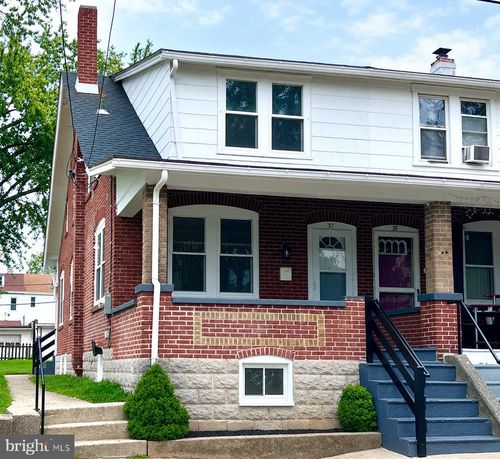 37 W 2nd St, POTTSTOWN, PA, 19464-5205 | Card Image