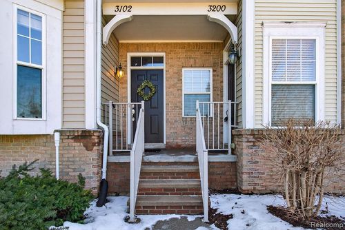 3102 Paradise Trl, Oxford, MI, 48371-6247 | Card Image