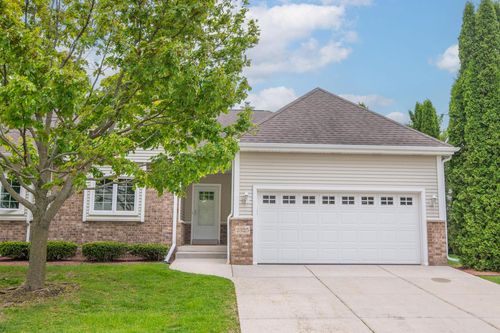2325 Caribou Lane, Grafton, WI, 53024 | Card Image