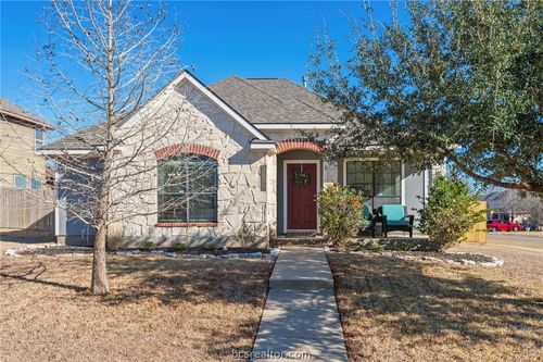 2000 Turning Leaf Dr, Bryan, TX, 77807-5117 | Card Image