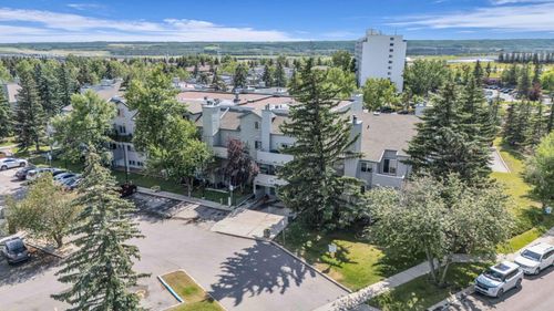 3108-80 Glamis Dr Sw, Calgary, AB, T3E6T7 | Card Image