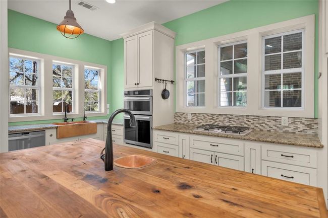 20802 Pecan Bend Rd, House other with 4 bedrooms, 4 bathrooms and 3 parking in Damon TX | Image 12