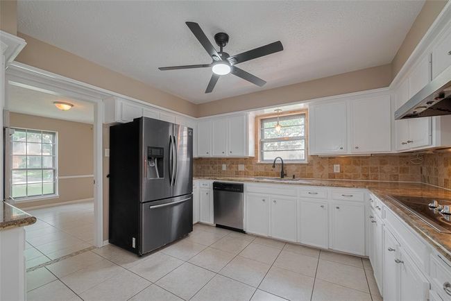 Spacious Kitchen | Image 13