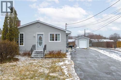 909 Grandview Ave, Saint John, NB, E2J4C6 | Card Image