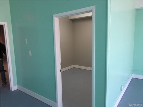 15292 E 8 Mile Rd, Detroit, MI, 48205-1353 | Card Image