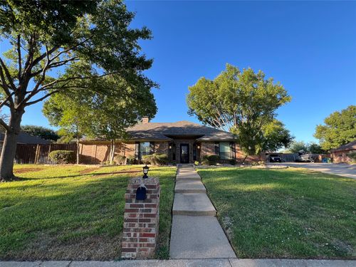 717 Highland Hills Ln, Highland Village, TX, 75077-7247 | Card Image