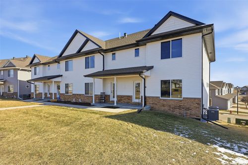 1158 Dahnovan Dr, North Liberty, IA, 52317-8712 | Card Image