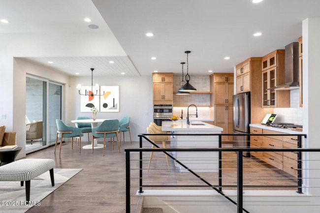 678 E Silver Hill Loop, Condo with 4 bedrooms, 4 bathrooms and null parking in Hideout UT | Image 6