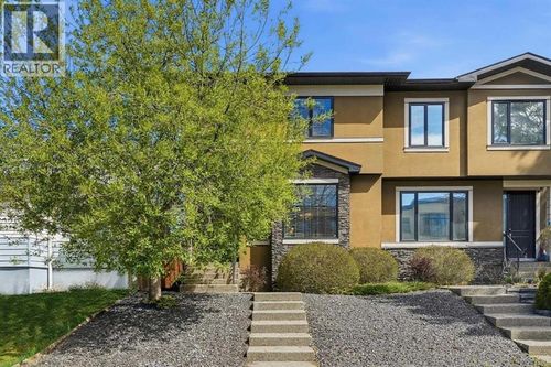 314 30 Avenue Ne, Calgary, AB, T2E2E1 | Card Image