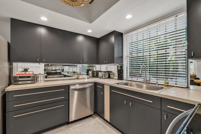 700 Ne 155 Th St, House other with 3 bedrooms, 2 bathrooms and null parking in Miami FL | Image 24